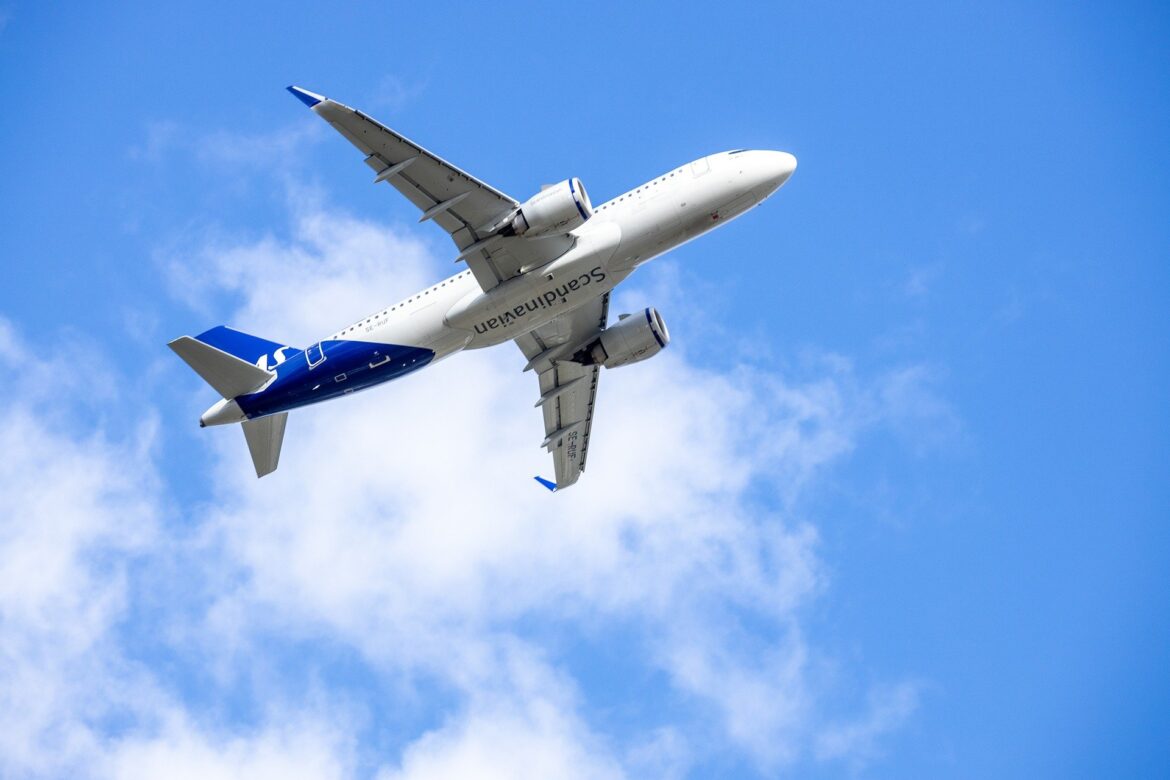 airplane-g4371bc607_1920